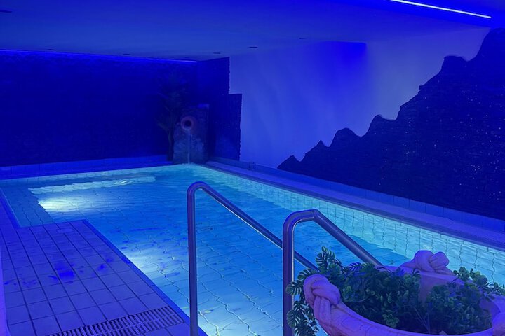 Pool 50 of 81