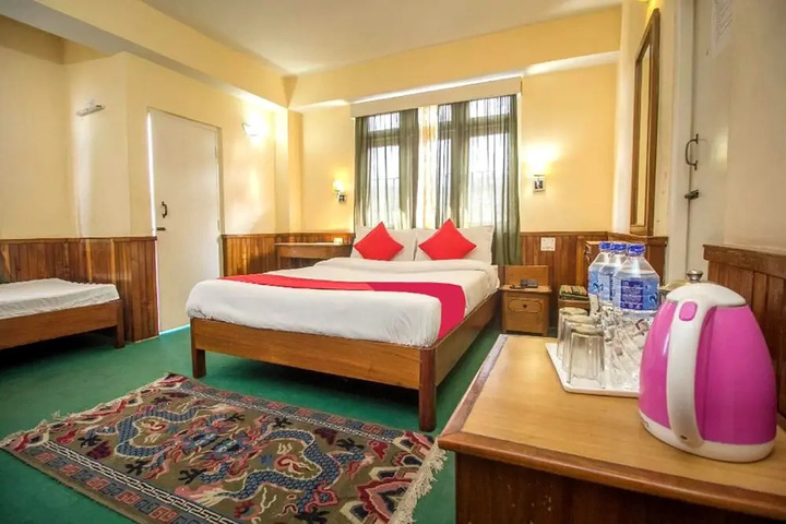 Room 4 of 8