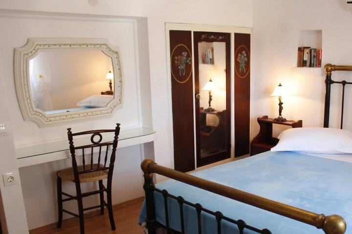 Room 4 of 106