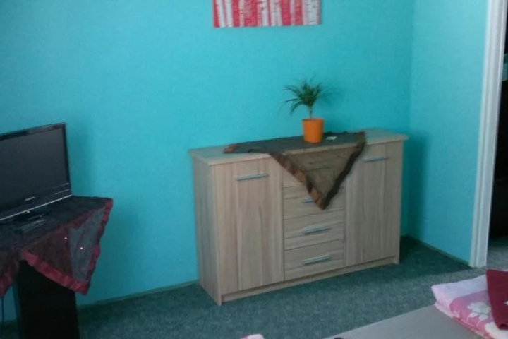 Room 6 of 27