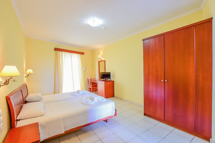 Room 7 of 24