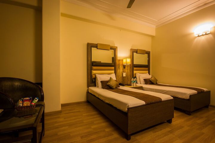 Room 10 of 29