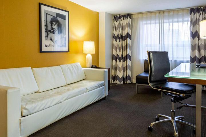 1 Queen Bed (3 of 22)