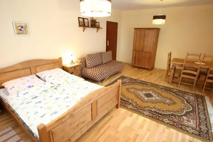 Room 5 of 10