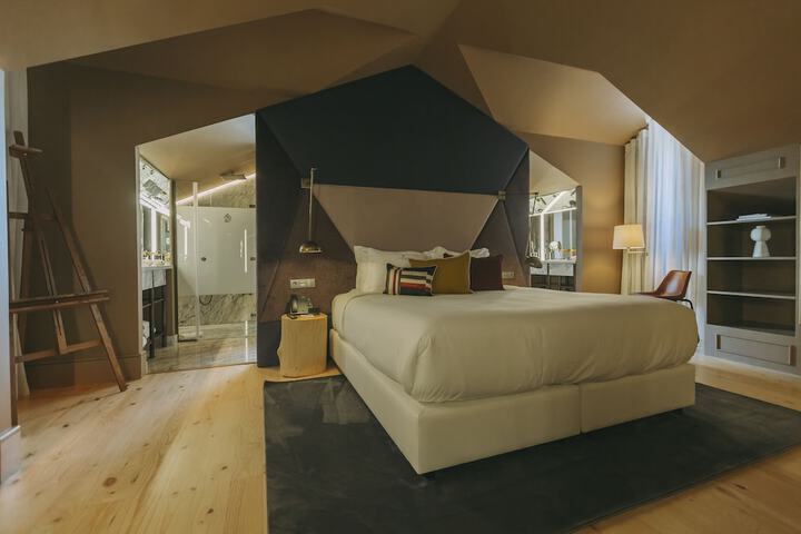 Room 49 of 204