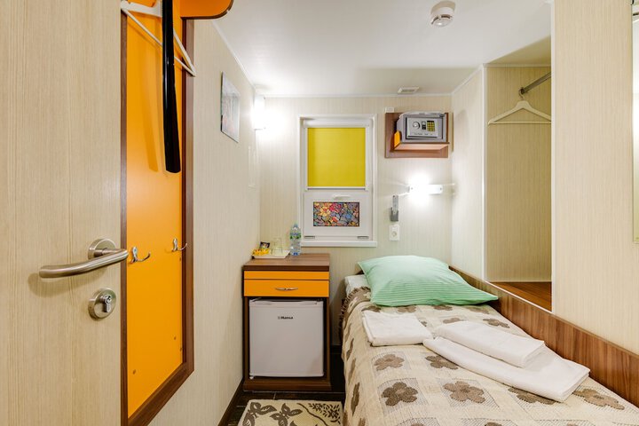 Room 6 of 39