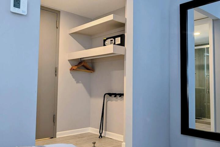 Room 12 of 32