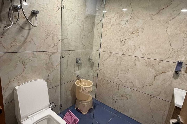 Room 15 of 19