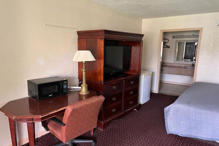 1 King Bed (10 of 44)
