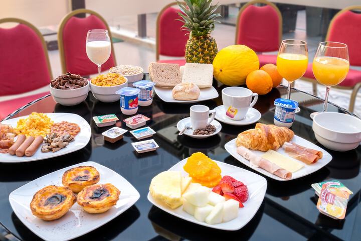 Breakfast/Coffee Service 34 of 44