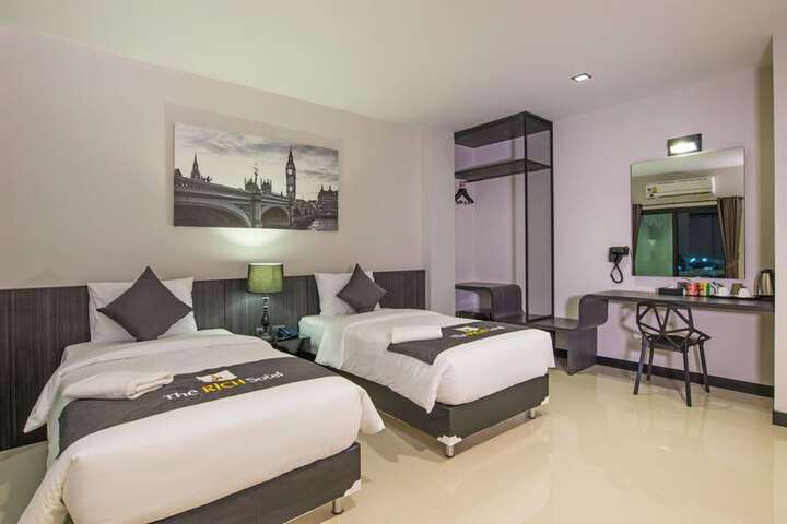 Room 12 of 40