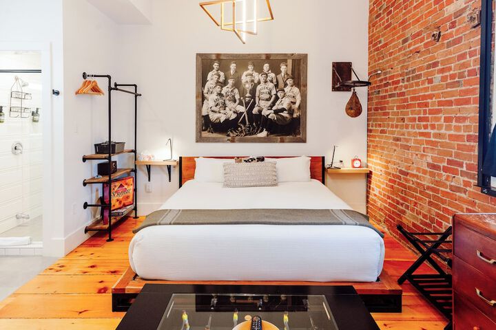 Room 34 of 172