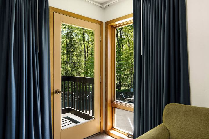 2 Queen Beds Partial Lake View (5 of 9)