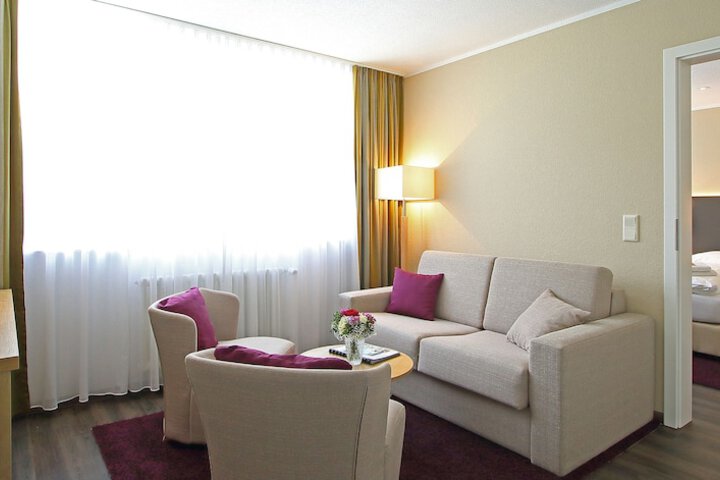 Room 10 of 33