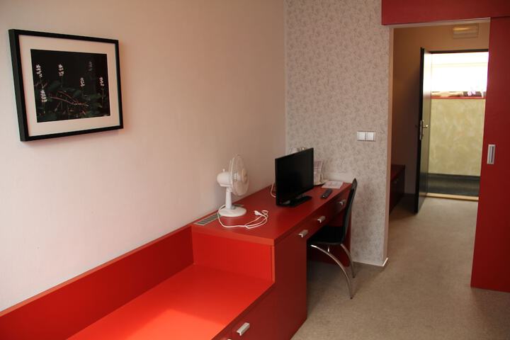 Room 16 of 39