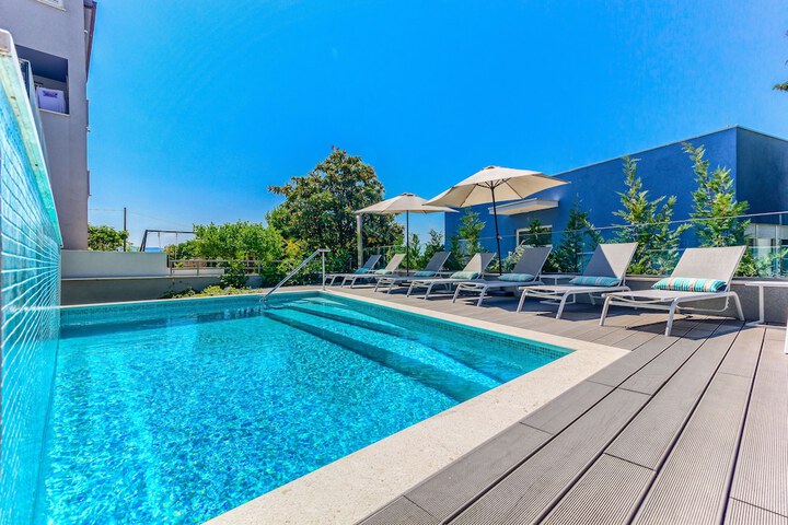 Pool 96 of 114