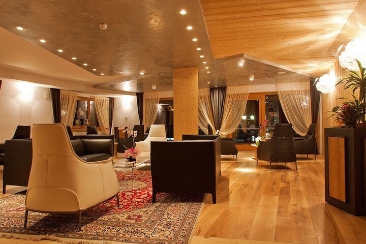 Entrance & Lobby