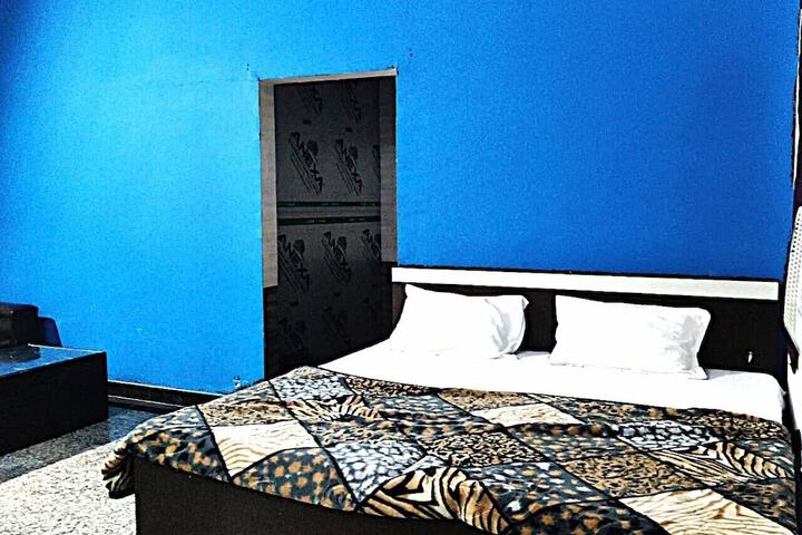 Room 7 of 11