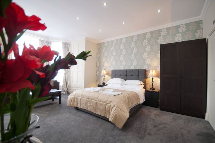 Room 5 of 32