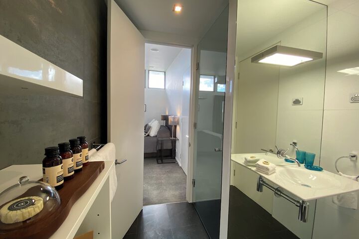 Room 10 of 38