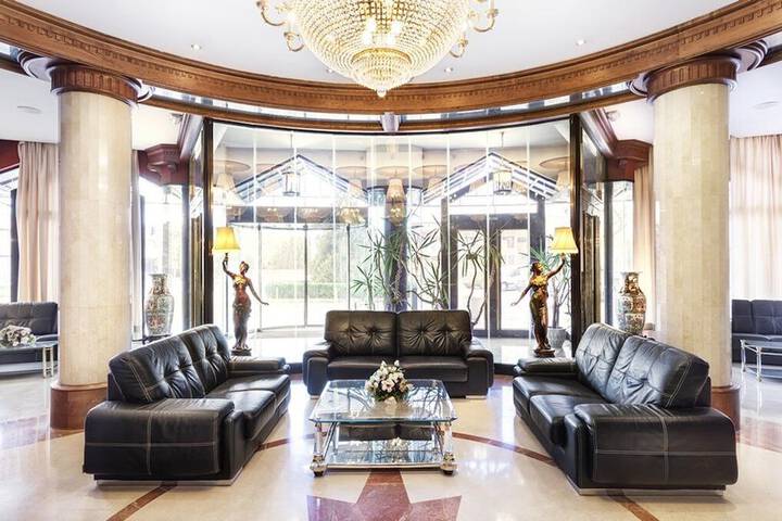 Entrance & Lobby