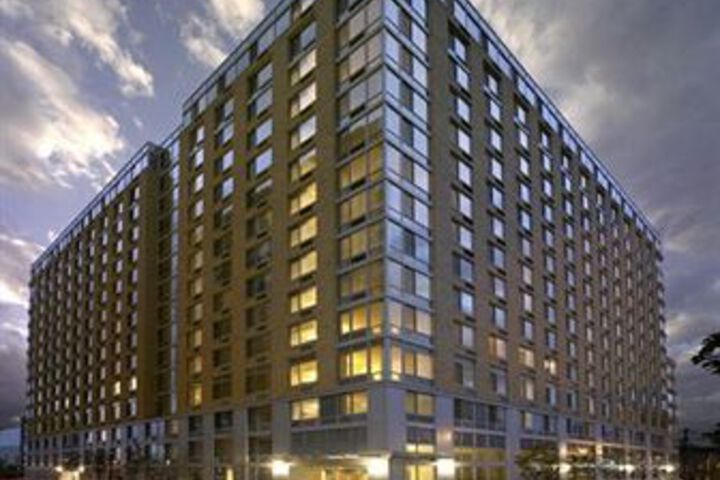 Exterior of Luxy Suites Grand