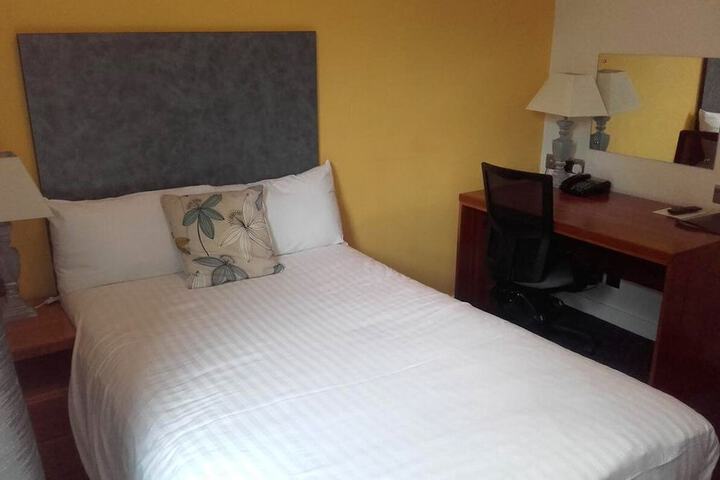 Room 8 of 38