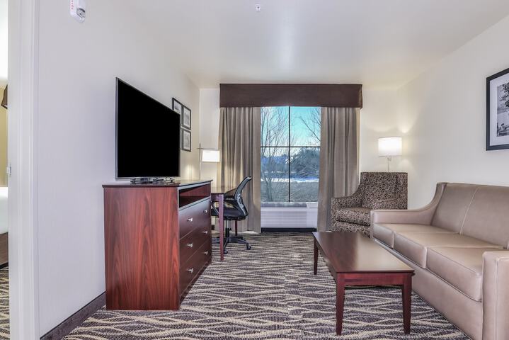 Studio Accessible King Size Bed (13 of 25)