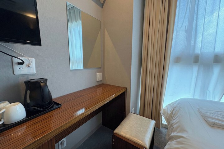 Room 21 of 97