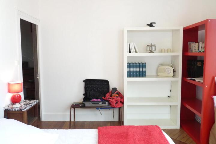 Room 5 of 16