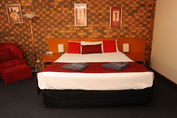 Room 7 of 75
