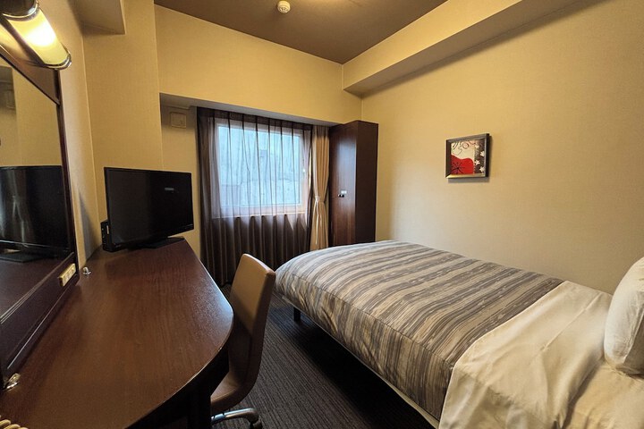 Room 10 of 26