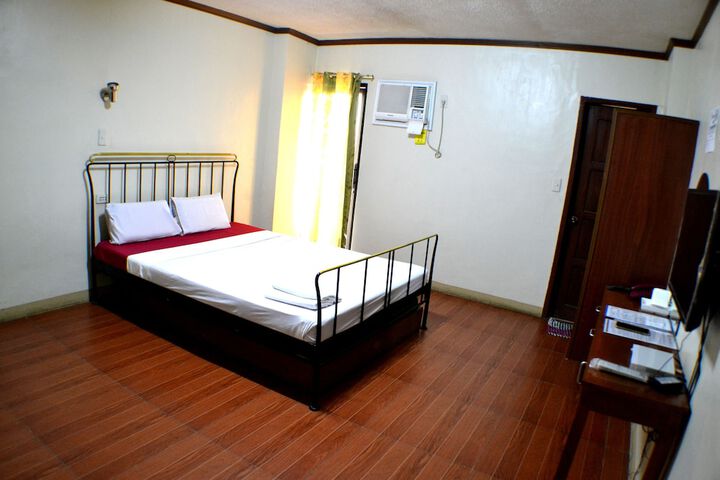 Room 13 of 38