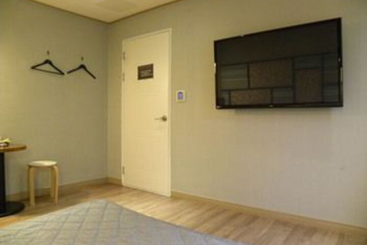 Room 33 of 53