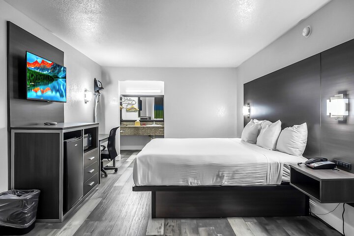 Room 14 of 27
