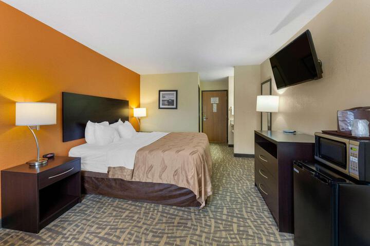 1 King Bed (3 of 9)