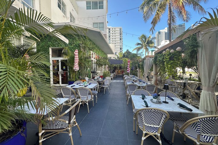 Maxines Dorset Catalina Hotel in Miami Beach, FL