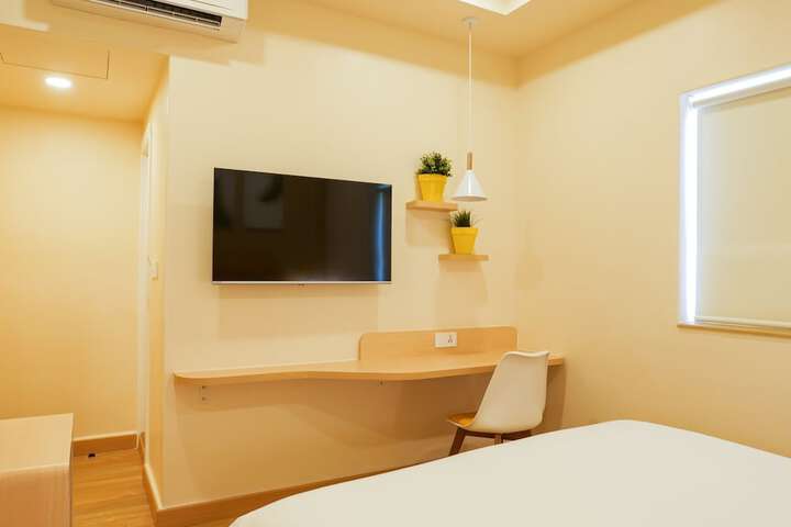 Room 19 of 25