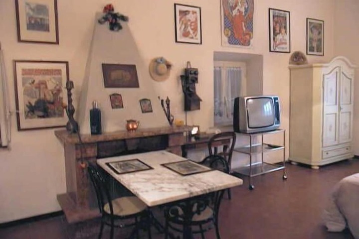 Room 7 of 14