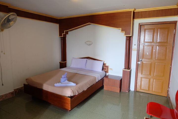 Room 11 of 20