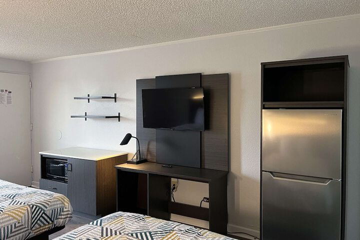 2 Queen Beds Micfridge (1 of 6)