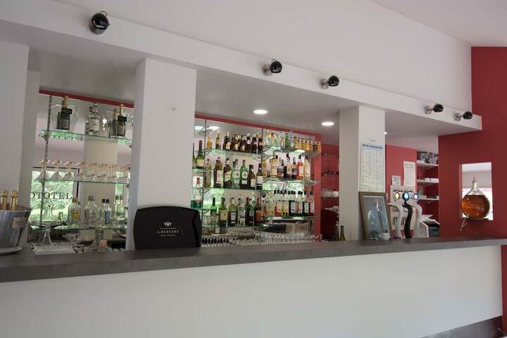 Lounge 14 of 29