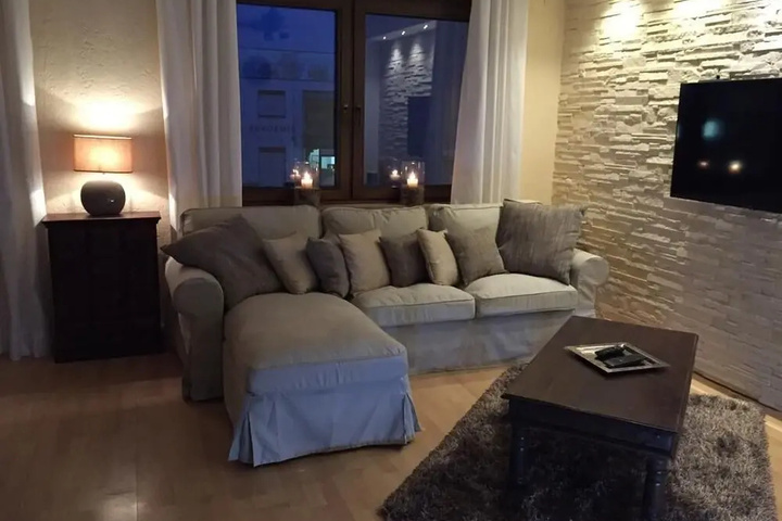 Room 2 of 7