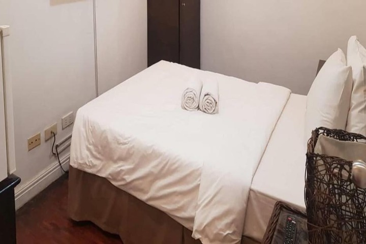 Room 7 of 13