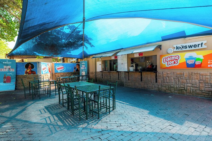 Lounge 98 of 121