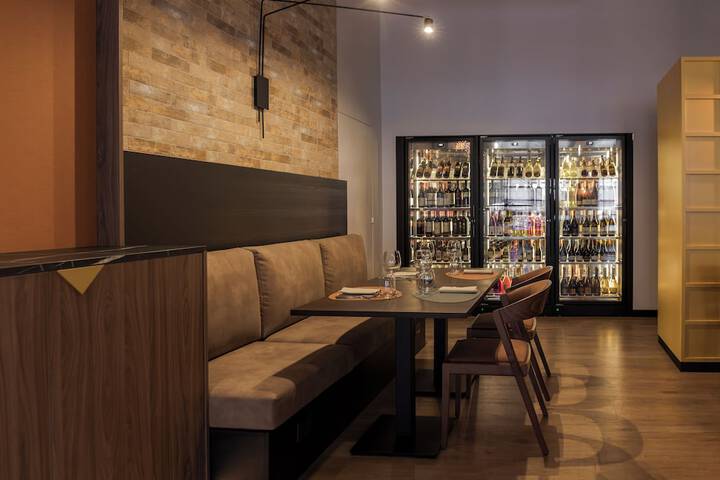 Dining 56 of 65