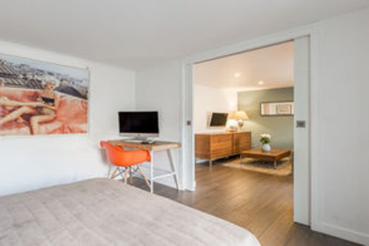 Room 119 of 189