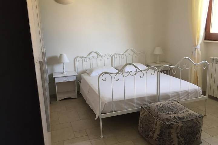 Room 5 of 8