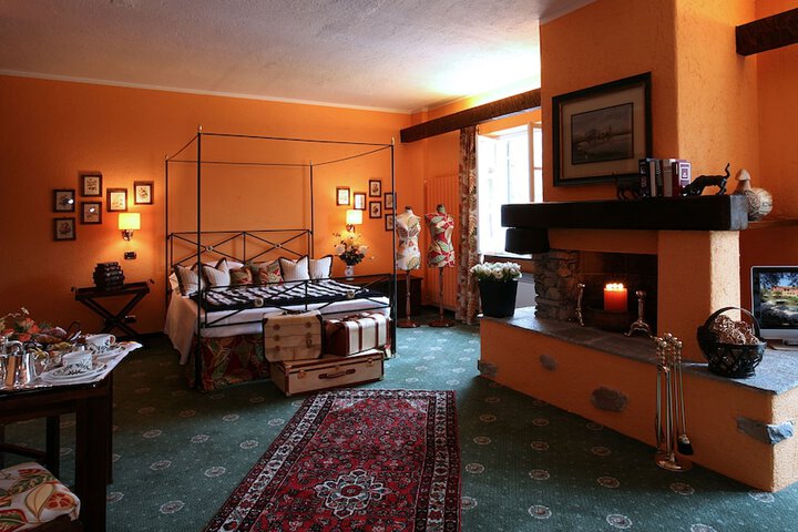 Room 4 of 90