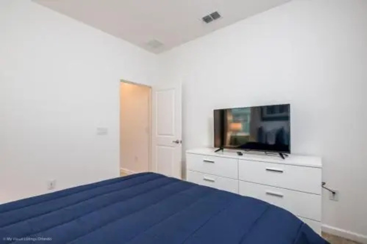 Room 9 of 9
